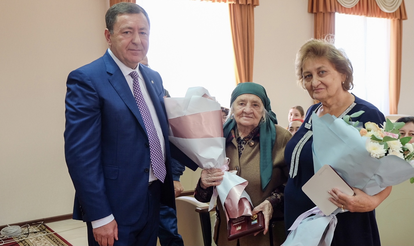 В Чегемском районе состоялось торжественное вручение памятных медалей к 100-летию образования Кабардино-Балкарской Республики