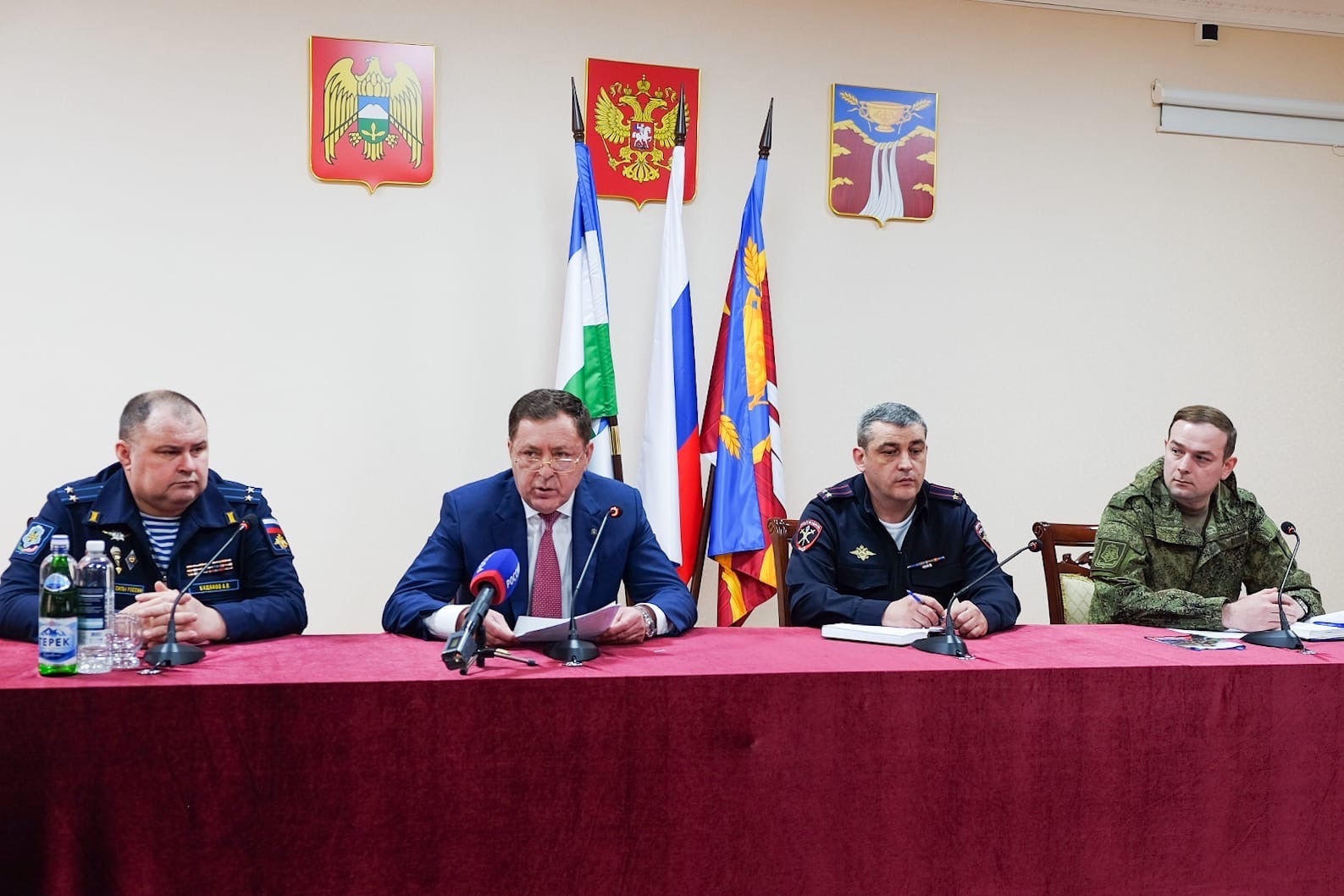 Обсуждены вопросы набора на военную службу на контрактной основе 