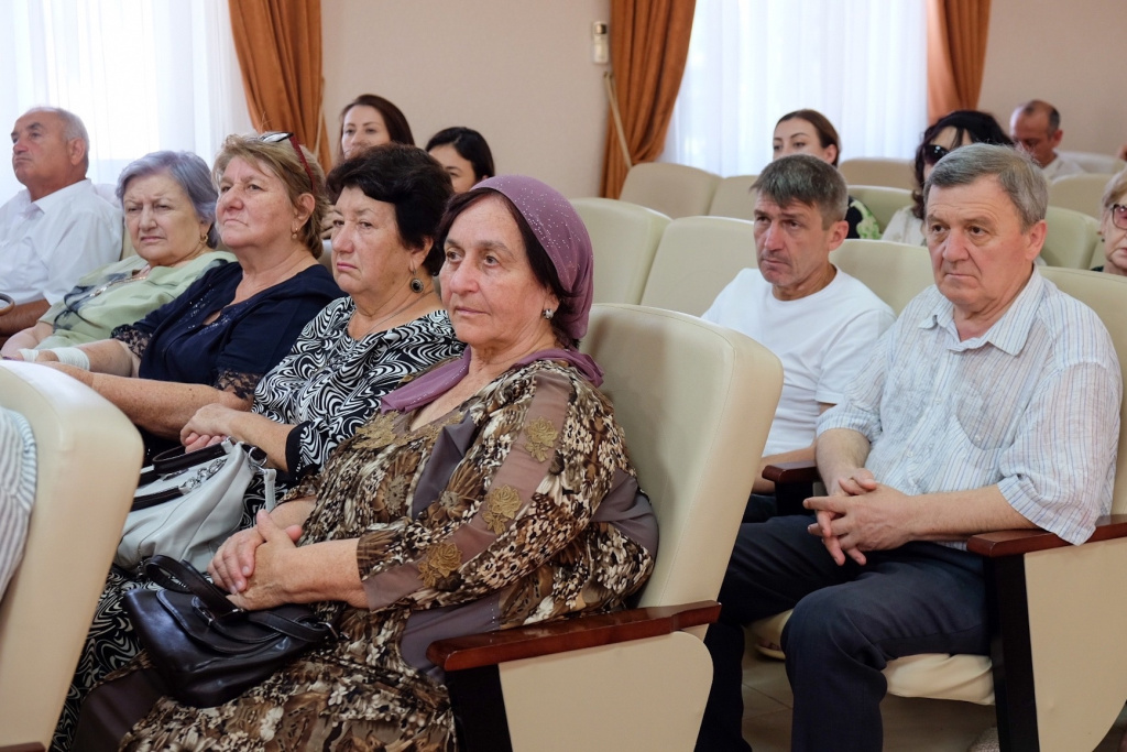 mEYJmwjiY0g.jpg